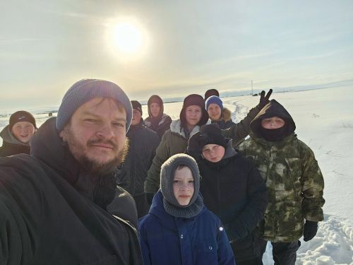 Воспитанники кружка «Юный сварщик» осваивают управление мотосноубордом