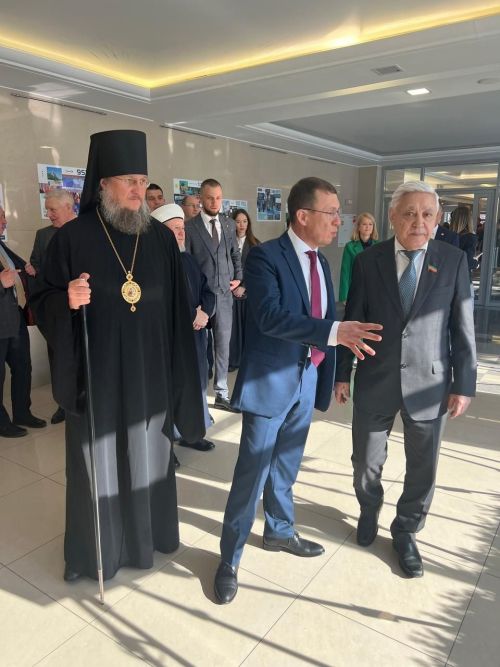Епископ Пахомий принял участие во встрече с Фаридом Мухаметшиным в ПАО «Нижнекамскнефтехим»