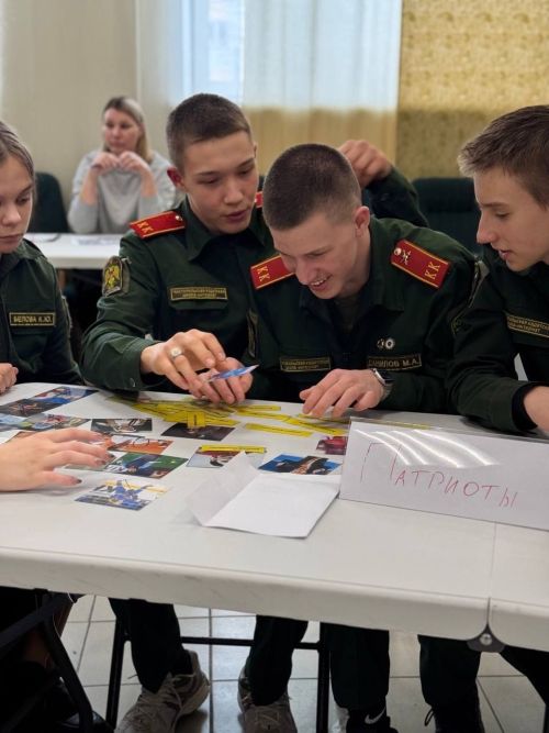 Квиз-игра «Формула ЗОЖ» в Молодёжном центре: спорт, интеллект и здоровый образ жизни