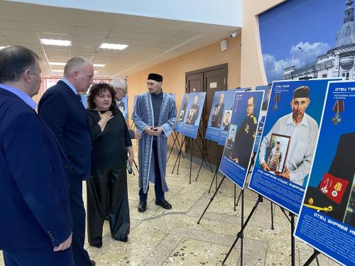 В Чистополе открылась фотовыставка «Отец Героя»