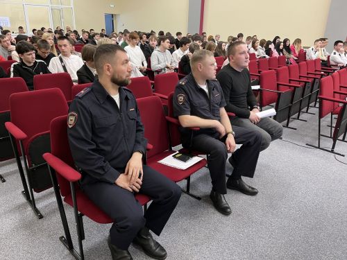 «Чистое поколение»: сотрудники полиции встретились с чистопольскими студентами