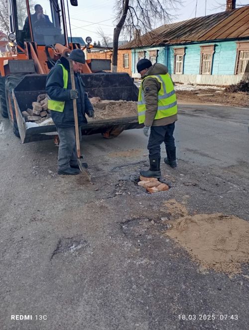 На дорогах Чистополя приступили к ямочному ремонту