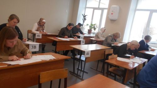 А ну-ка, взрослые: в Чистополе прошёл День сдачи ЕГЭ родителями