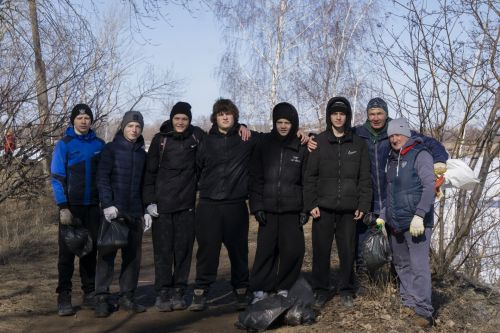 На дамбе в Чистополе состоялся субботник