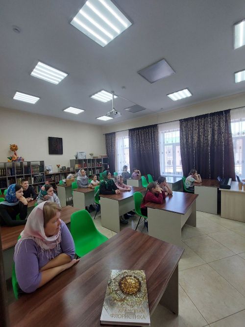 Мастер-класс по флористике в Никольской школе: православные традиции и искусство украшения