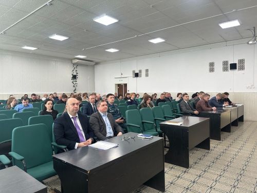 На совещании в чистопольском муниципалитете обсудили уборку города, аграрные работы и вопросы безопасности