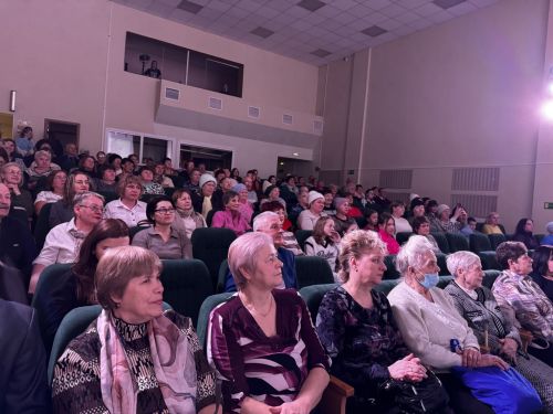 Праздничный концерт в честь 8 Марта прошел в Молодежном центре
