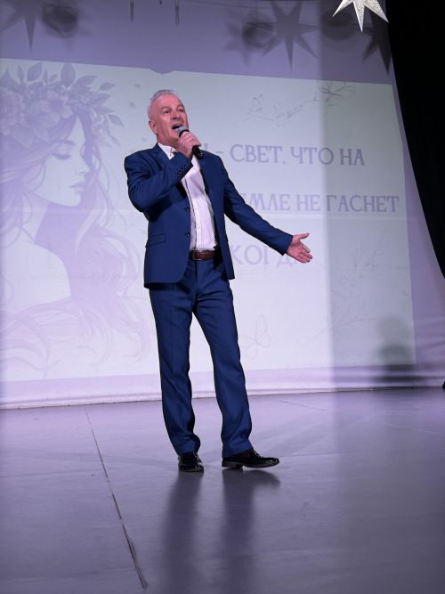 Праздничный концерт в честь 8 Марта прошел в Молодежном центре
