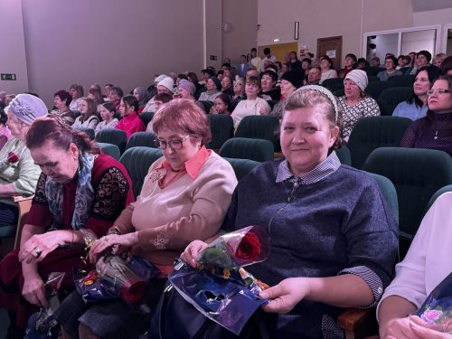 Праздничный концерт в честь 8 Марта прошел в Молодежном центре