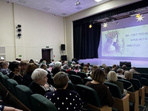 Праздничный концерт в честь 8 Марта прошел в Молодежном центре