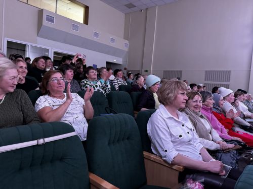 Праздничный концерт в честь 8 Марта прошел в Молодежном центре
