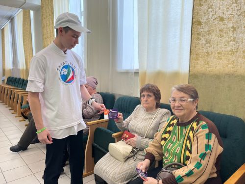 В Молодежном центре состоялась акция «Тепло ваших рук»