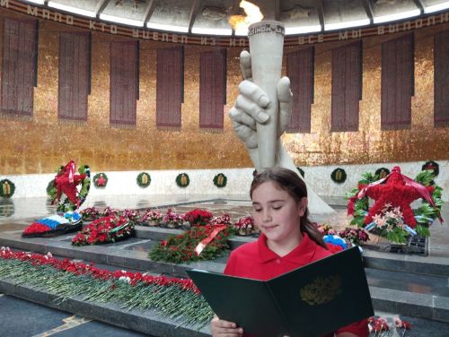 Юнармейцы Чистополя приняли присягу у Вечного огня в Волгограде