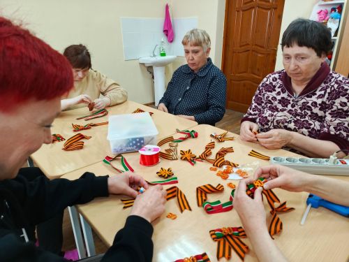 В Чистопольском доме-интернате прошел мастер-класс по созданию георгиевских лент
