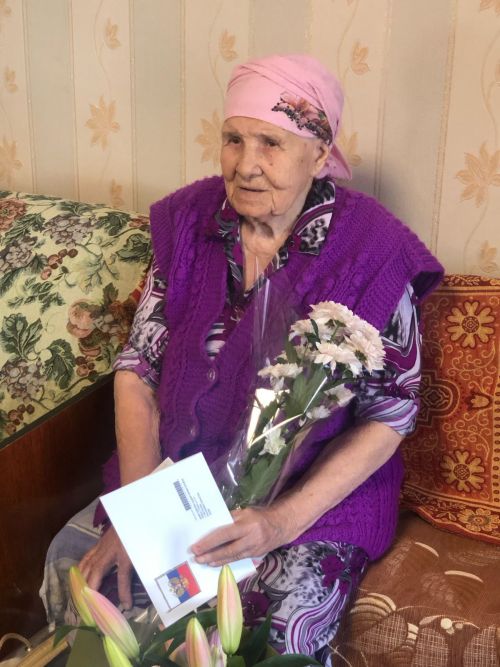 В Чистополе труженица тыла принимала поздравления с 95-летием