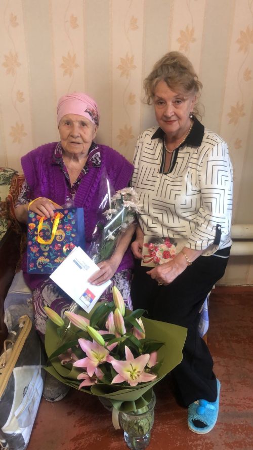 В Чистополе труженица тыла принимала поздравления с 95-летием