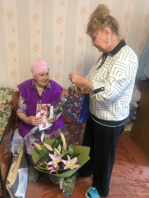 В Чистополе труженица тыла принимала поздравления с 95-летием