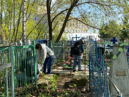 Жители Чистополя провели средник на Авдеевском кладбище