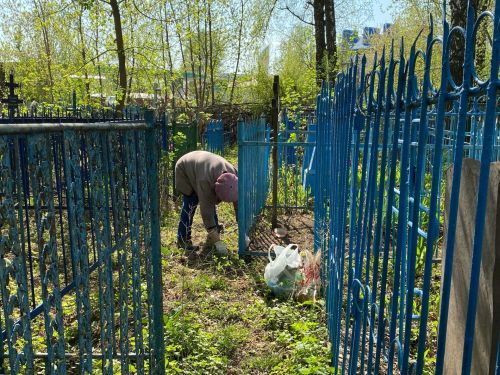 Жители Чистополя провели средник на Авдеевском кладбище