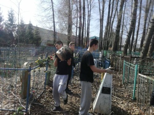 Чистопольцы провели масштабный субботник на мусульманском кладбище