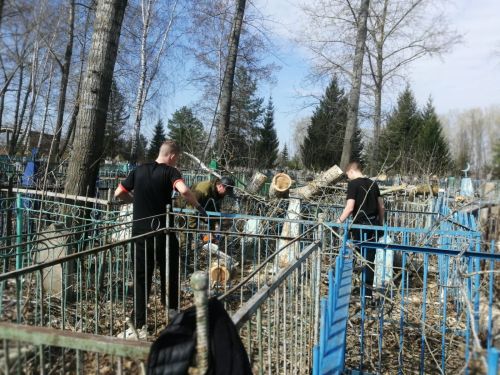 Чистопольцы провели масштабный субботник на мусульманском кладбище