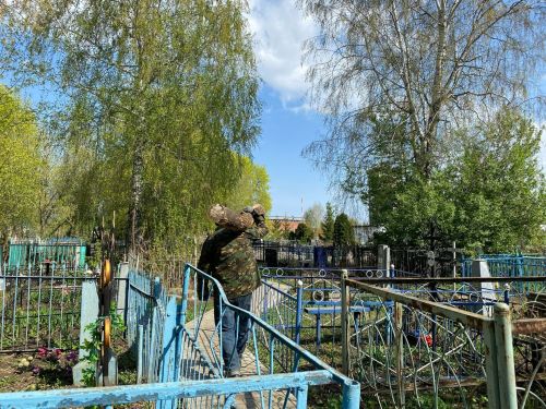 Жители Чистополя провели средник на Авдеевском кладбище