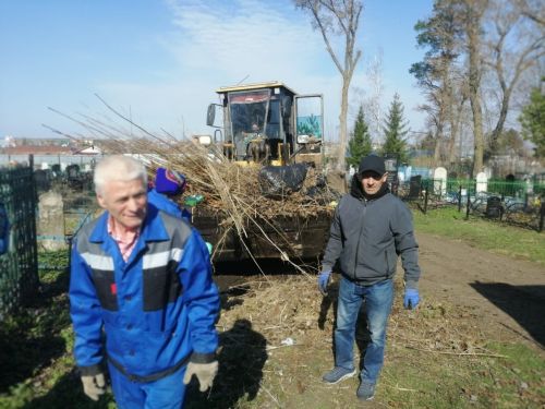 Чистопольцы провели масштабный субботник на мусульманском кладбище