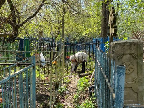 Жители Чистополя провели средник на Авдеевском кладбище