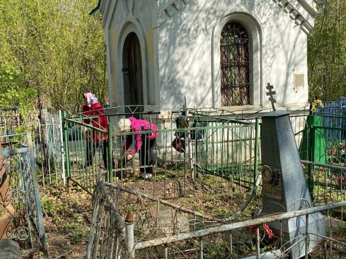 Жители Чистополя провели средник на Авдеевском кладбище
