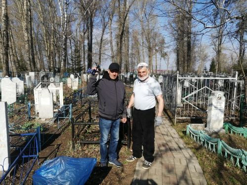 Чистопольцы провели масштабный субботник на мусульманском кладбище