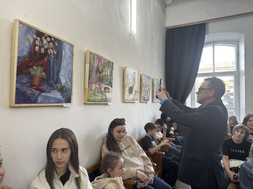 «Симфония предметов»: персональная выставка Натальи Ларионовой открылась в Чистополе