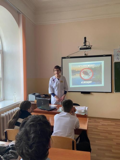 Медицинская сестра провела беседу с учащимися на тему «Клещевой энцефалит»