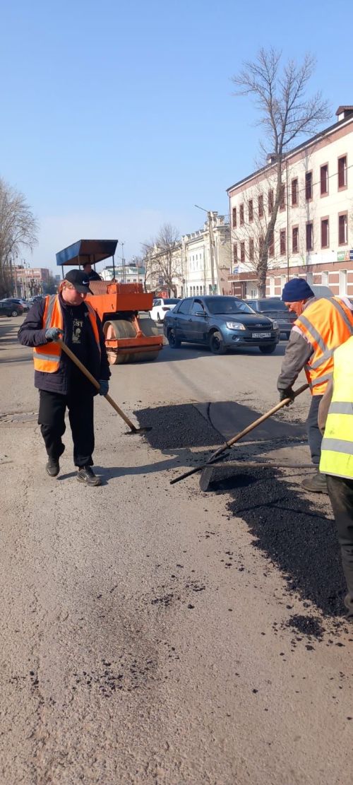 В Чистополе ямочный ремонт в самом разгаре
