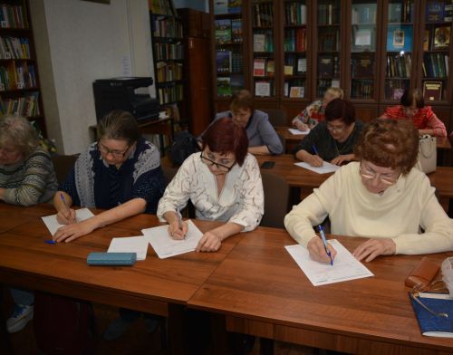 Чистопольцы проверили грамотность: в Центральной библиотеке написали «Тотальный диктант»