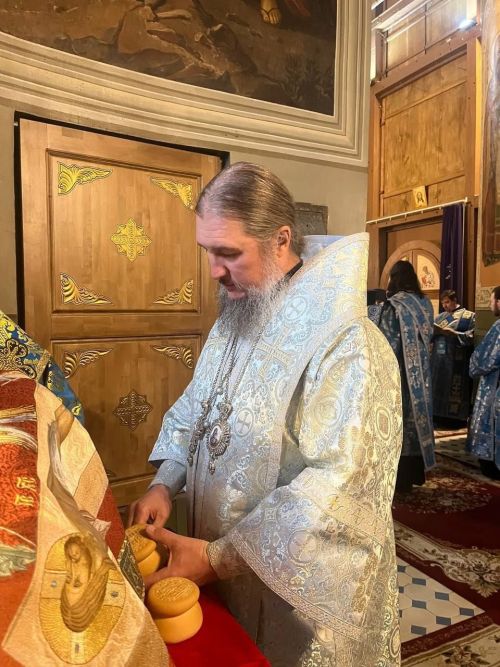 Епископ Пахомий принял участие в богослужении в Благовещенском соборе Казанского кремля