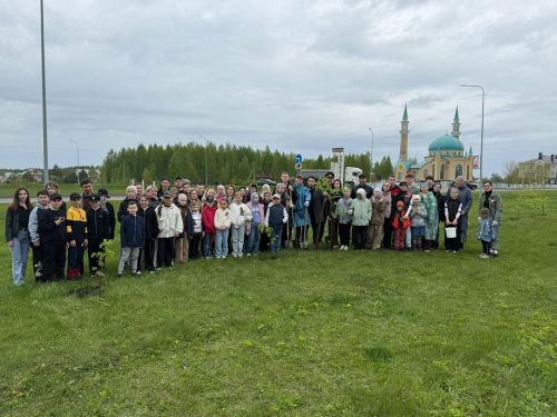 «Наш долг — помнить»: заведующая детской поликлиникой Чистопольской ЦРБ поздравила ветерана