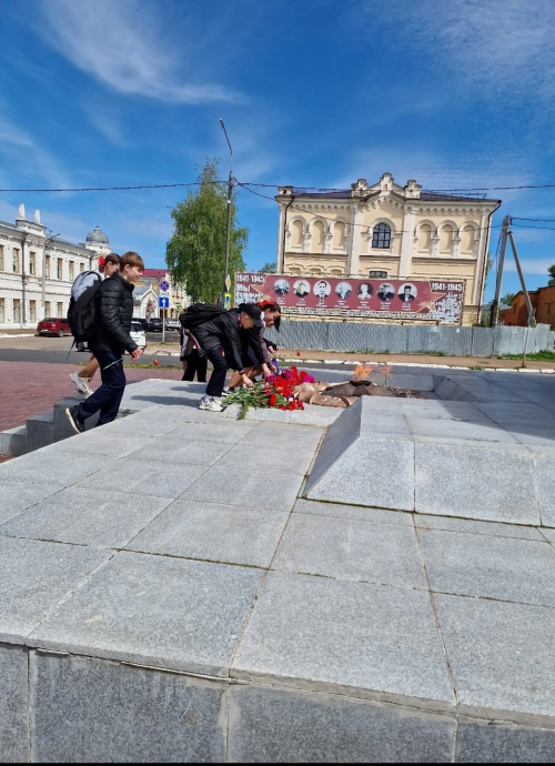 Театральная студия «Вдохновение» представила литературно-музыкальную композицию к 80-летию Победы