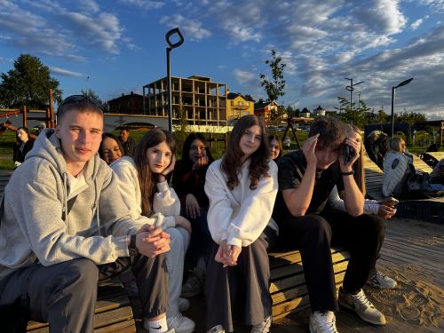 Творческий вечер на «Наречье»: каверы, стихи и море эмоций