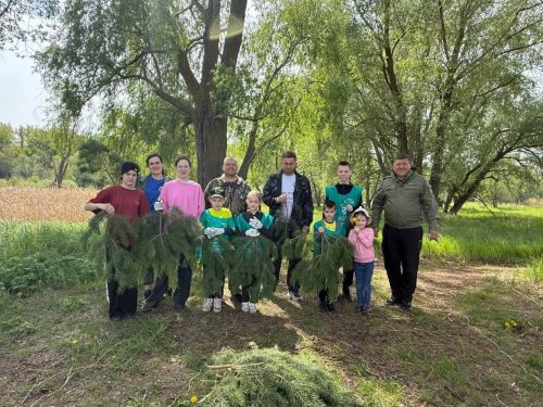 В заказнике «Чистые луга» прошла экологическая акция по установке искусственных нерестилищ