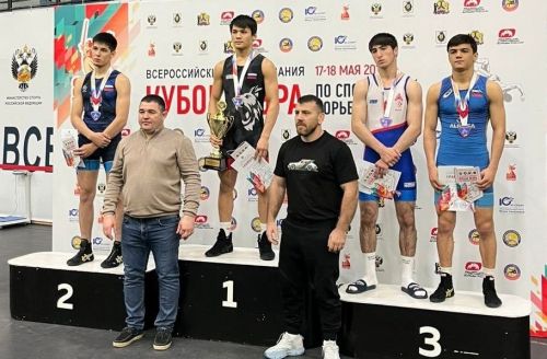 Аскар Урманчеев из Чистополя завоевал серебро на Кубке мэра Хабаровска по греко-римской борьбе