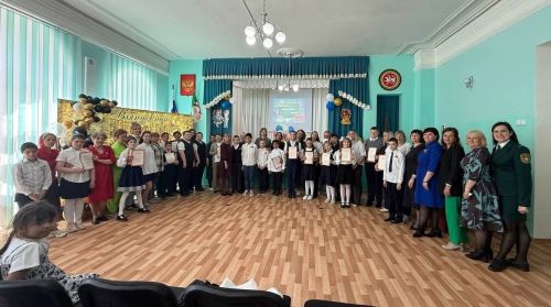 Протоиерей Андрей Рыбочкин поздравил выпускников школы для детей с ОВЗ