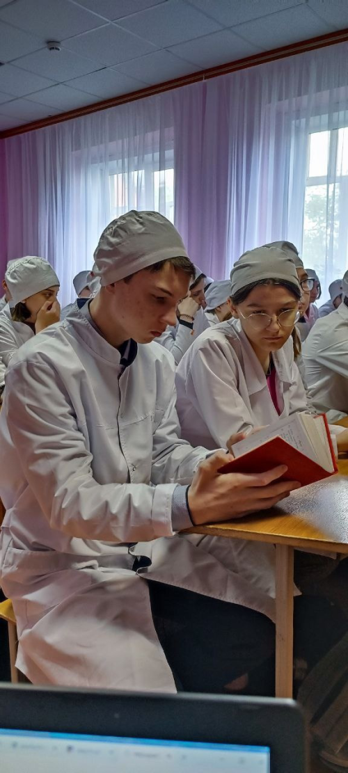 Священник Чистопольской епархии провел беседу со студентами о Дне славянской письменности и культуры