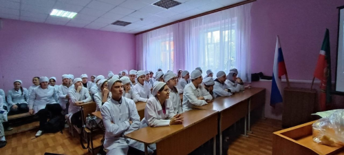 Священник Чистопольской епархии провел беседу со студентами о Дне славянской письменности и культуры