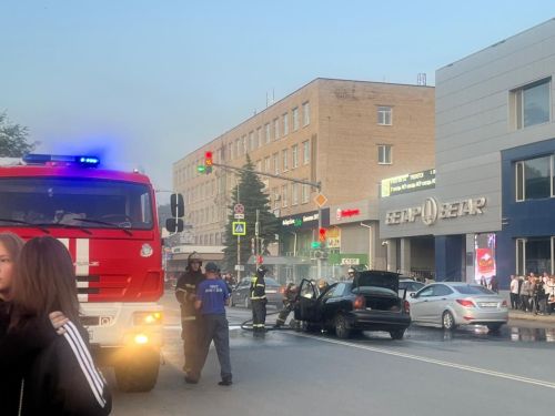 В Чистополе загорелась иномарка