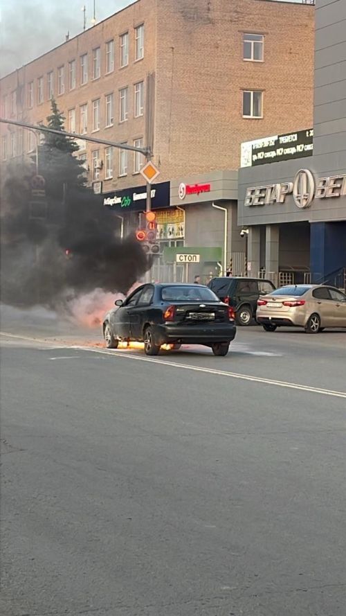 В Чистополе загорелась иномарка
