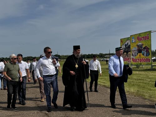 Конные скачки на Сабантуе в Чистополе собрали сотни зрителей