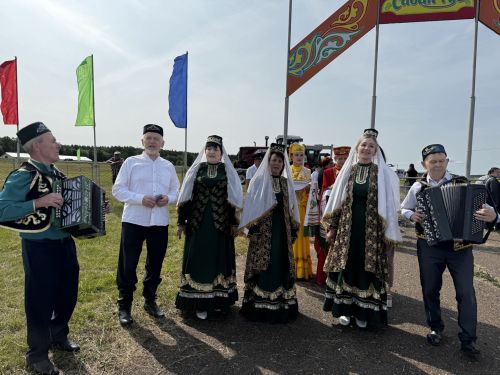 Конные скачки на Сабантуе в Чистополе собрали сотни зрителей