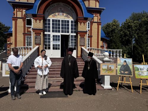 В Чистополе художники представили храмы Татарстана