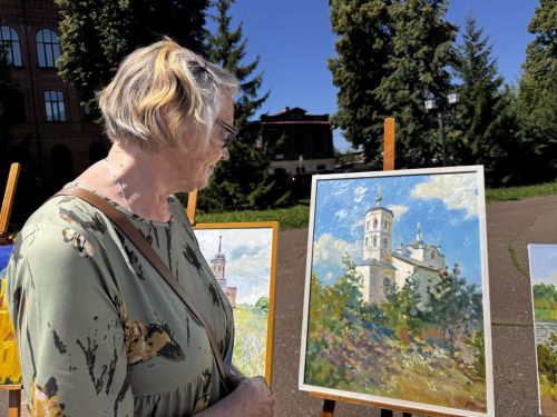 В Чистополе художники представили храмы Татарстана
