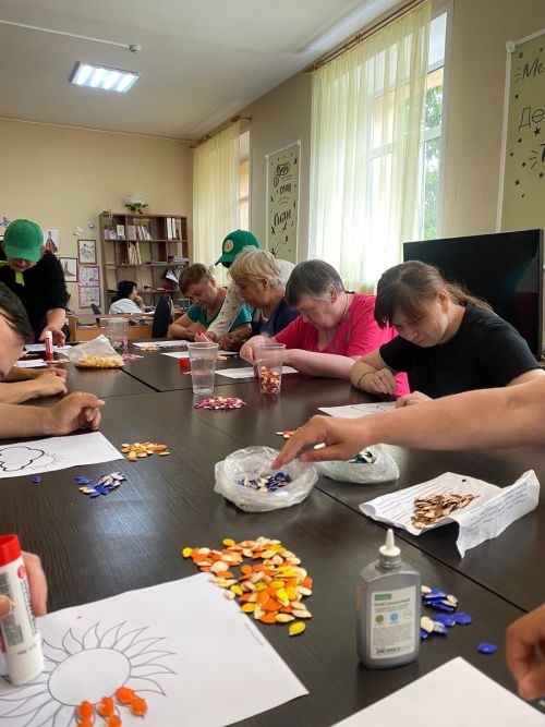 В Чистопольском доме-интернате прошел мастер-класс «Разноцветное лето»